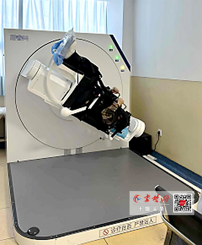 起床翻身天旋地转？十堰人医“魔法转椅”让耳石归位 眩晕立止