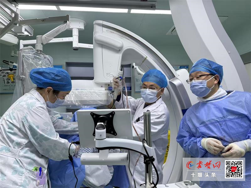 9小时生命营救！十堰市人民医院“双介入技术”成功拆除尘肺患者“呼吸炸弹”