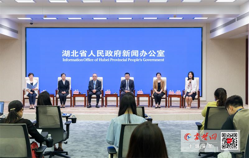 十堰人医航空救援科主任郭文萍亮相湖北省“一切为了人民健康”记者见面会