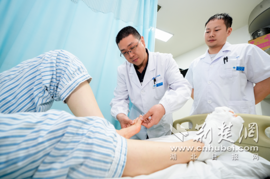 十堰人医成功实施鄂西北首例微创拇外翻Spear Plate髓内板矫形术