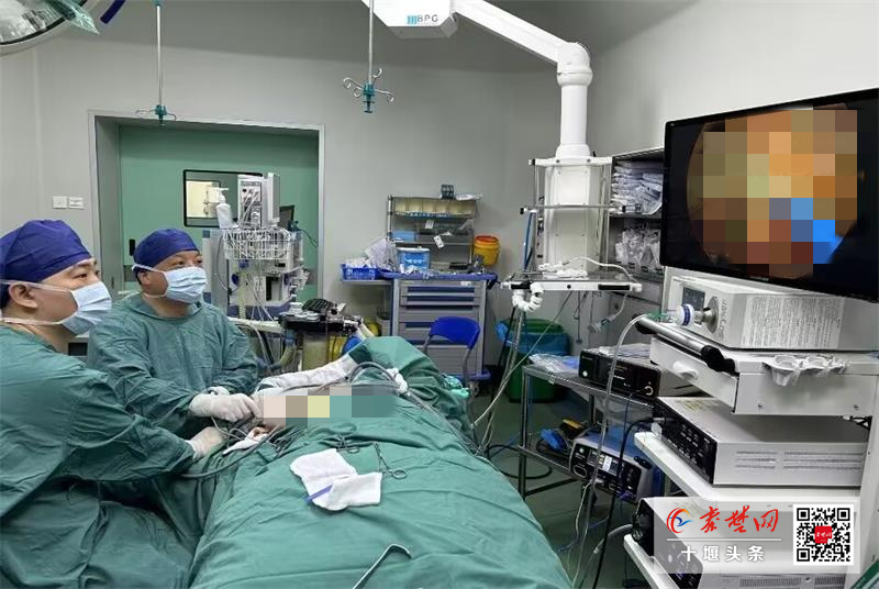 十堰市人民医院甲乳外科2病区成功开展该院首例单孔腔镜保乳根治手术