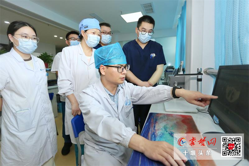 六旬患者大咯血命悬一线，十堰人医呼吸与危重症科精准栓塞“堵”住生命漏洞